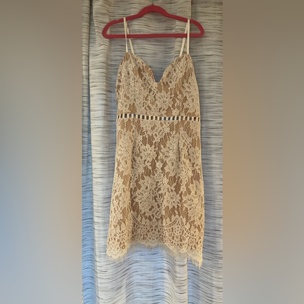 Lulu’s White Lace Dress
